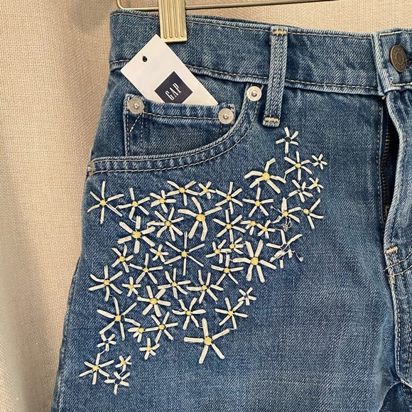Embroidered Gap Jean Girlfriend Shorts 26 - Picture 2 of 3
